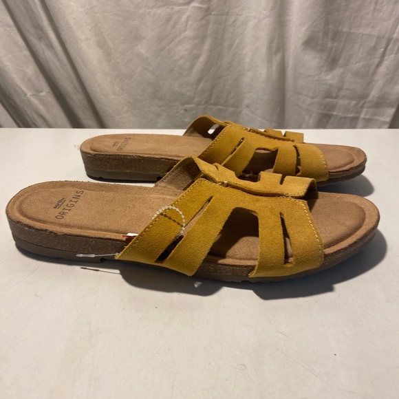 Earth Origins mustard color flat slide on sandals various sizes all NWT - Picture 2 of 5